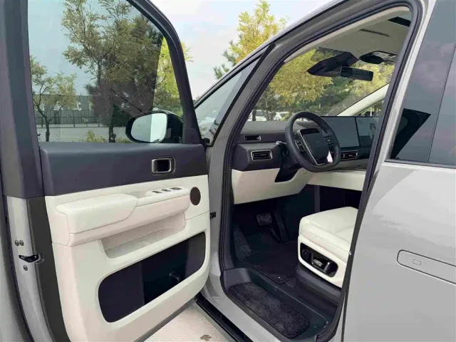 Li Auto MEGA — Фото автомобиля 7