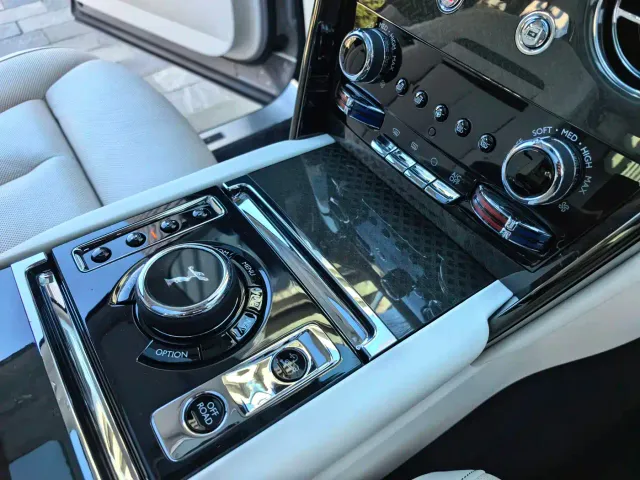 Rolls-Royce Cullinan — Фото автомобиля 23