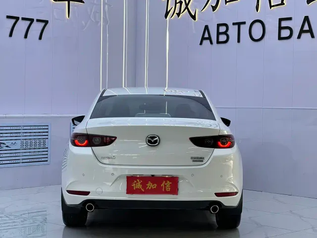 Mazda Axela — Фото автомобиля 5