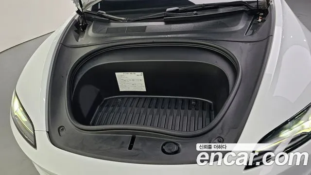 Tesla Model 3 — Фото автомобиля 9