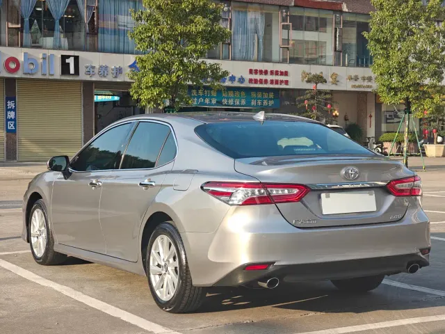 Toyota Camry — Фото автомобиля 6