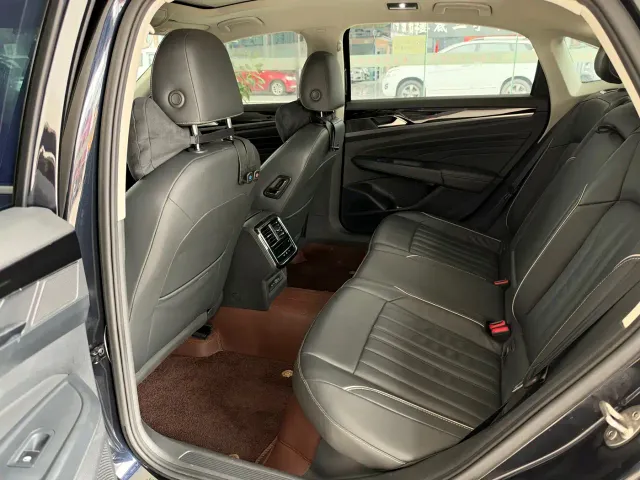 Volkswagen Passat — Фото автомобиля 6