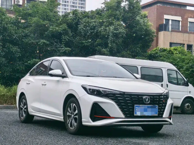 Changan Eado — Фото автомобиля 2