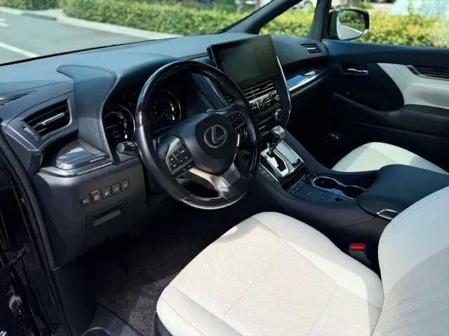 Lexus LM — Фото автомобиля 8