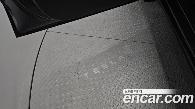 Tesla Model Y — Фото автомобиля 30
