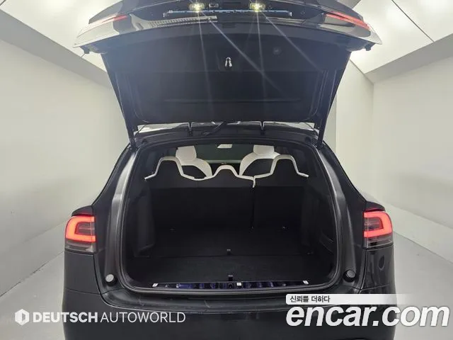 Tesla Model X — Фото автомобиля 9