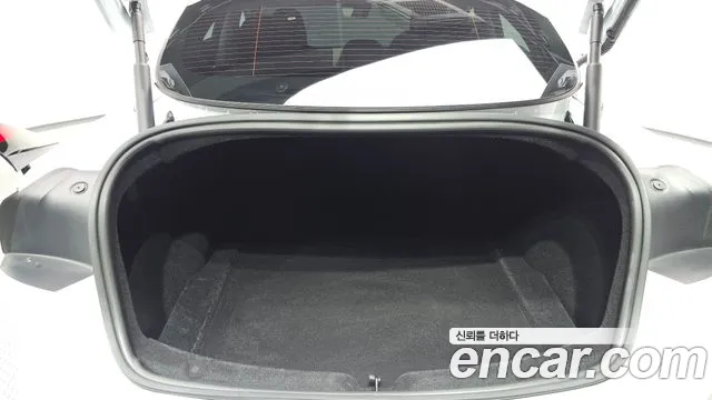 Tesla Model 3 — Фото автомобиля 30