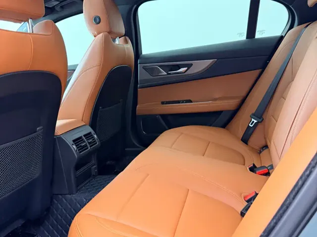 Jaguar XEL — Фото автомобиля 11
