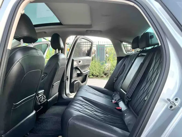 Roewe D7 — Фото автомобиля 11