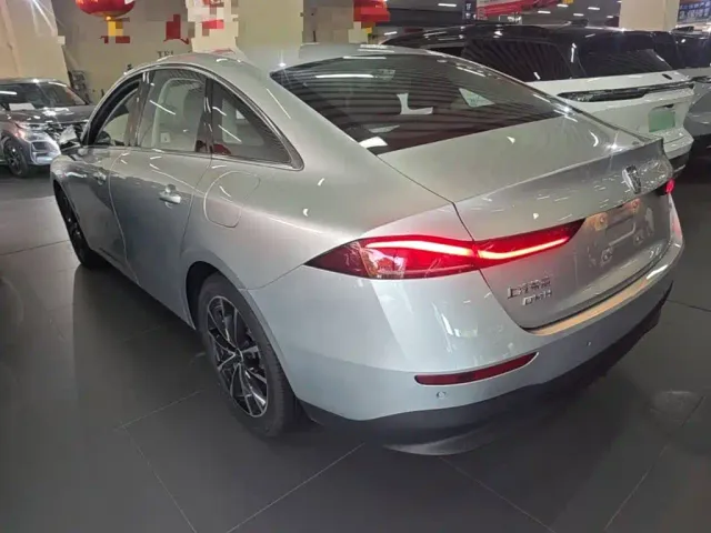Roewe D7 — Фото автомобиля 4