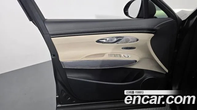 Genesis GV70 — Фото автомобиля 13