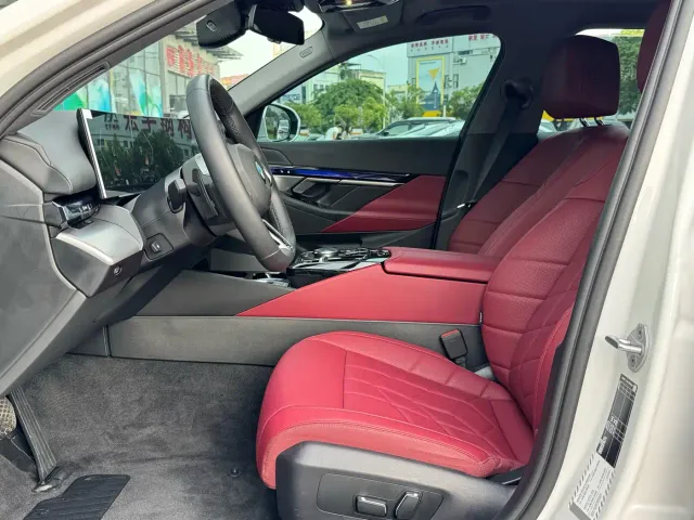 BMW 5 Series — Фото автомобиля 12