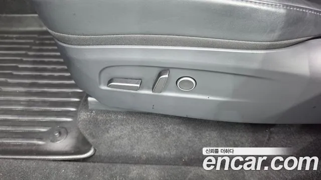 Tesla Model Y — Фото автомобиля 28