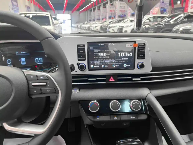 Hyundai Elantra — Фото автомобиля 12