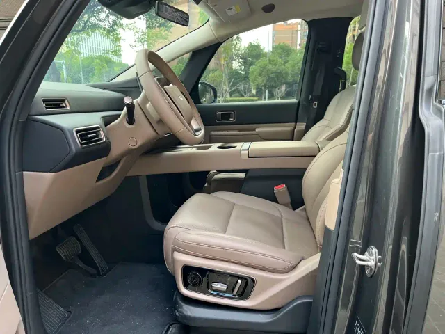 Li Auto MEGA — Фото автомобиля 7