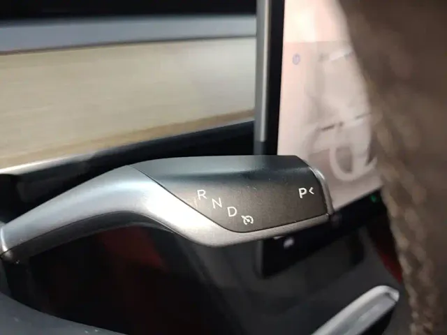 Tesla Model Y — Фото автомобиля 9