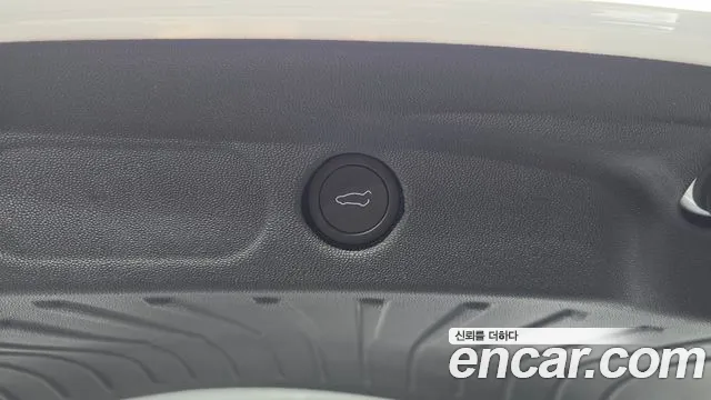 Tesla Model 3 — Фото автомобиля 19