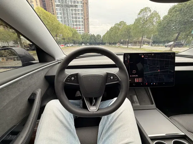 Tesla Model 3 — Фото автомобиля 14