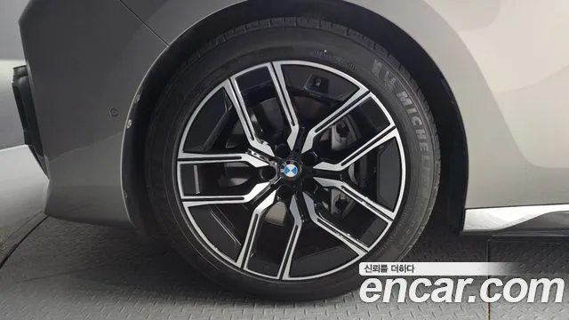 BMW 7-Series 7 серия (G70) 740i xDrive M Sport — Фото автомобиля 3