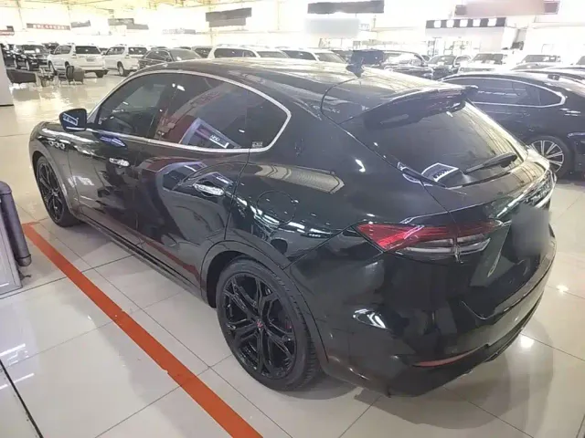 Maserati Levante — Фото автомобиля 4