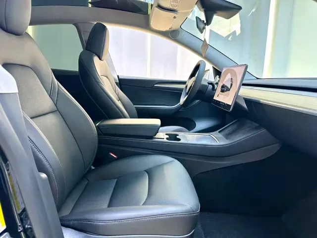 Tesla Model Y — Фото автомобиля 11