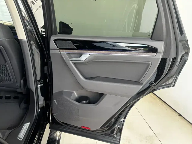 Volkswagen Touareg — Фото автомобиля 24