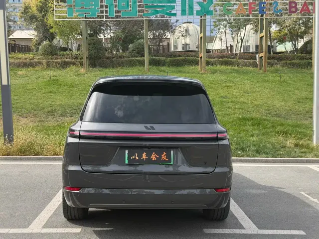 Li Auto L9 — Фото автомобиля 8