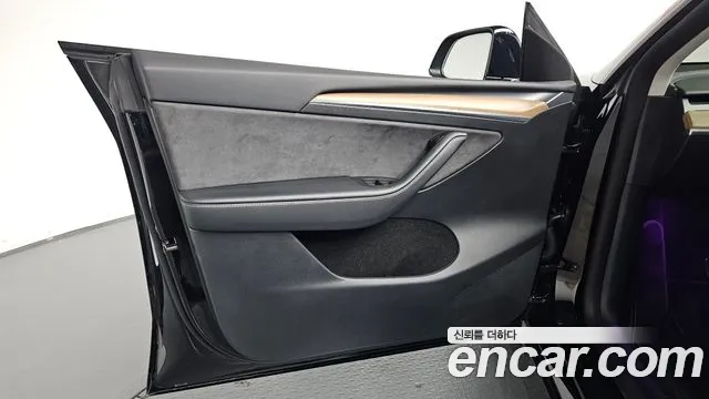 Tesla Model Y — Фото автомобиля 13