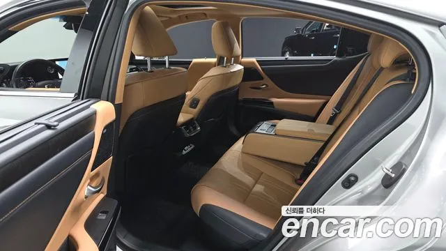 Lexus ES 7th Gen — Фото автомобиля 17