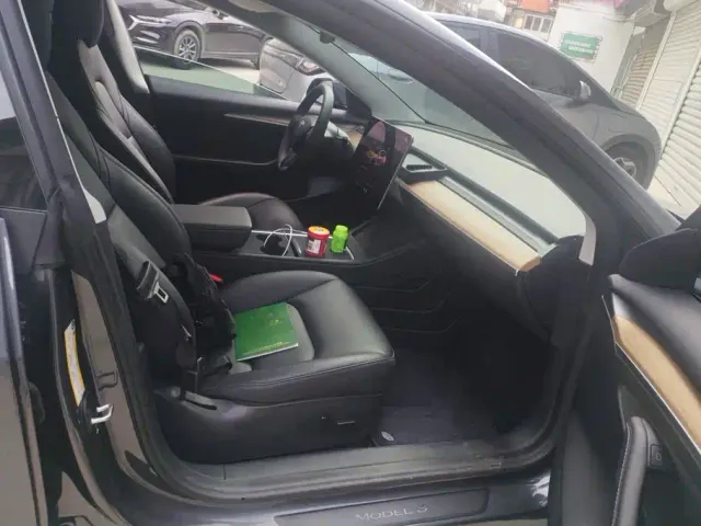 Tesla Model 3 — Фото автомобиля 6