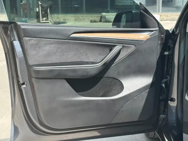 Tesla Model Y — Фото автомобиля 5