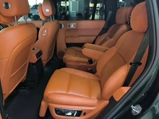Li Auto L8 — Фото автомобиля 12