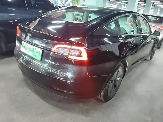 Tesla Model 3 — Фото автомобиля 4