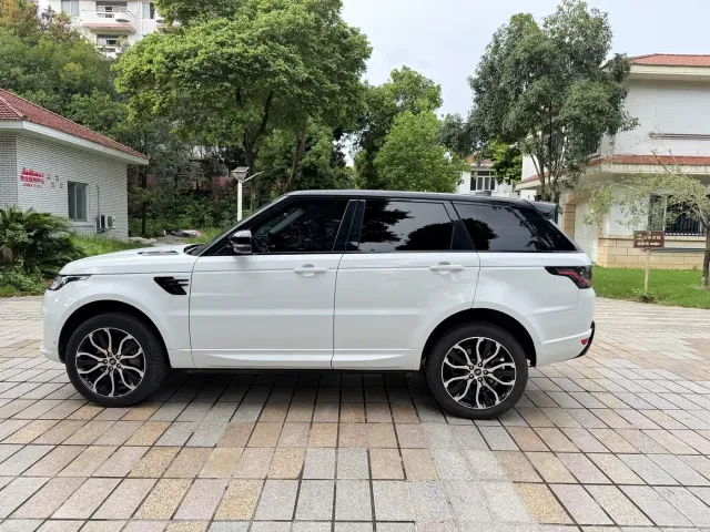 Land Rover Range Rover Sport 2022 3.0 L6 Gloss Black Edition — Фото автомобиля 6