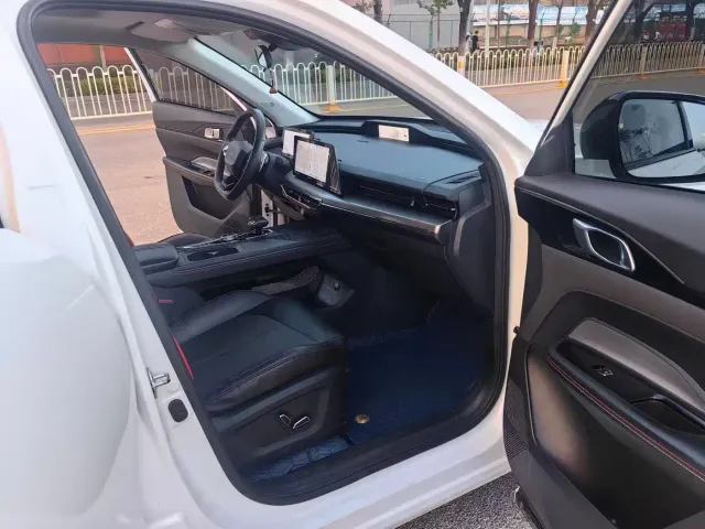 Changan Z6 — Фото автомобиля 5