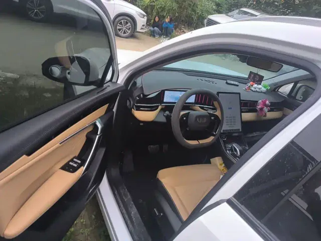 Geely Boyue L — Фото автомобиля 17