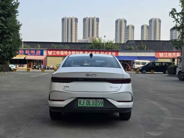 BYD Qin PLUS — Фото автомобиля 15