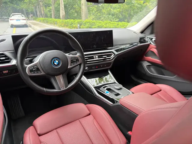 BMW i4 — Фото автомобиля 10