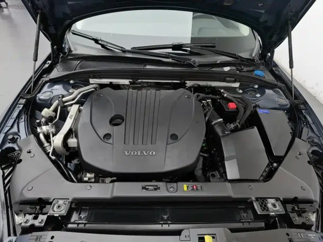 Volvo S60 — Фото автомобиля 6