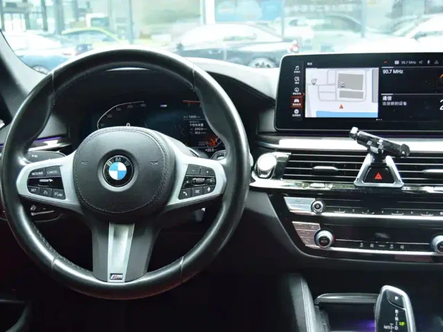 BMW 5 Series — Фото автомобиля 9