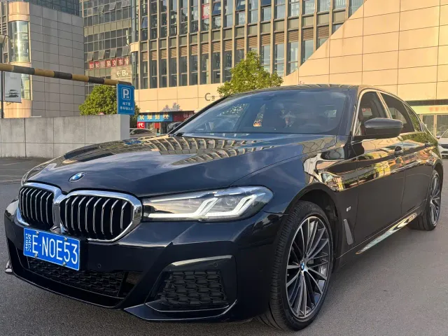 Фотография автомобиля — BMW 5 Series