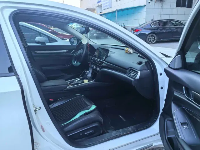 Honda Accord — Фото автомобиля 6