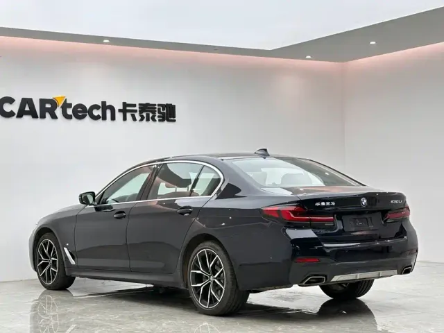 BMW 5 Series — Фото автомобиля 3