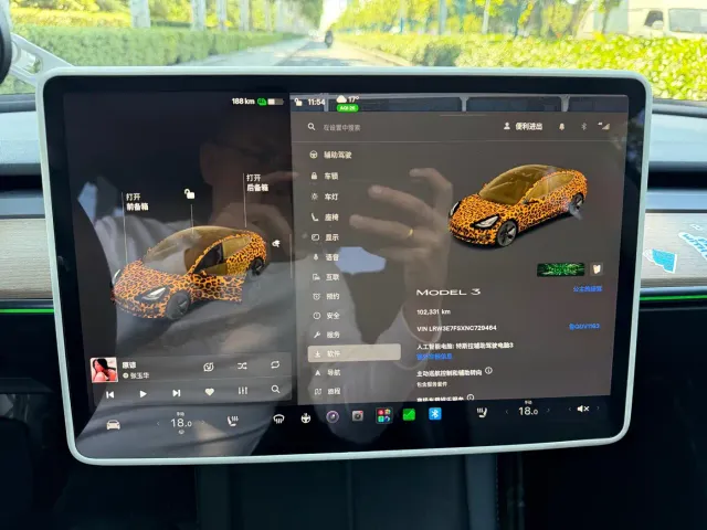 Tesla Model 3 — Фото автомобиля 7