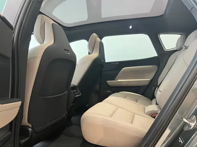 Volvo XC70 Plug-in Hybrid — Фото автомобиля 8
