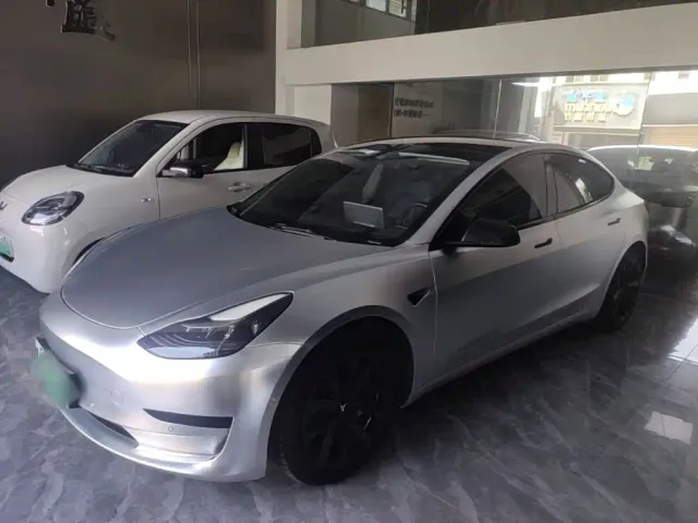 Фотография автомобиля — Tesla Model 3