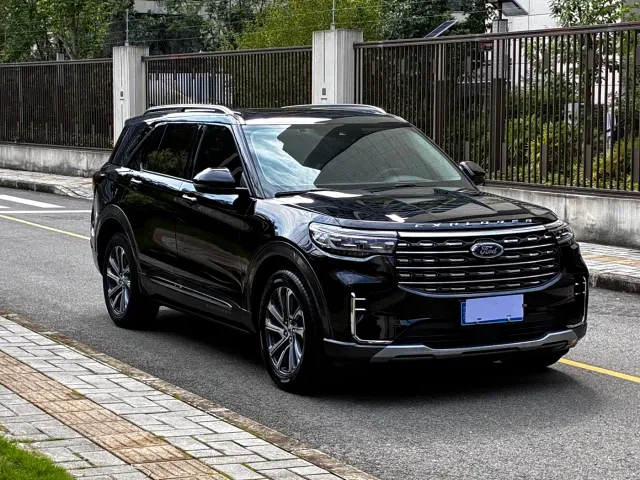Ford Explorer — Фото автомобиля 3