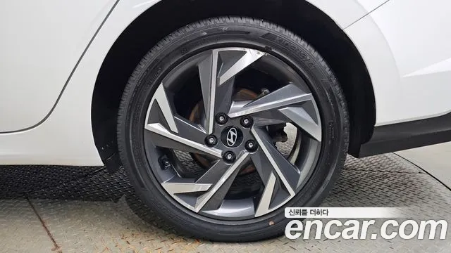 Hyundai AVANTE Новый Avante (CN7) — Фото автомобиля 21