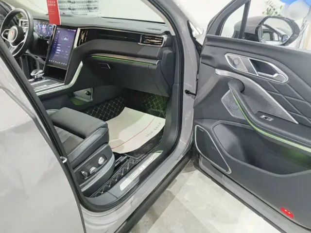 Hongqi HS7 PHEV — Фото автомобиля 8