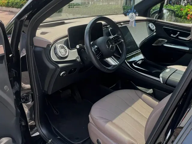 Mercedes-Benz EQE SUV — Фото автомобиля 12